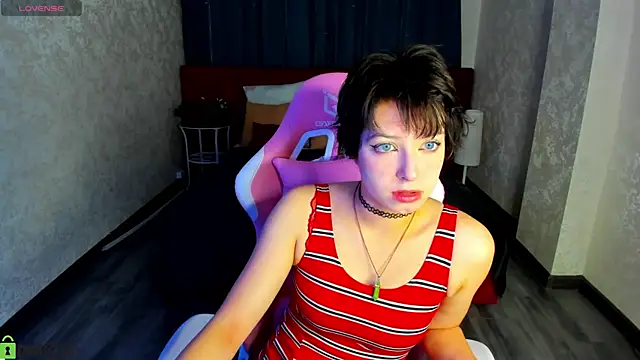 Snapshot of Sara_Frayer chatting on 10-07-25, 01:03 Sara Frayer online show from 10-07-25, 01:03