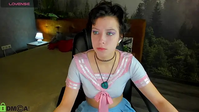 Snapshot of Sara_Frayer chatting on 10-20-25, 12:44 Sara Frayer online show from 10-20-25, 12:44