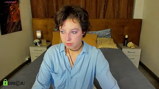 Snapshot of Sara_Frayer chatting on 10-25-25, 01:02 Sara Frayer online show from 10-25-25, 01:02