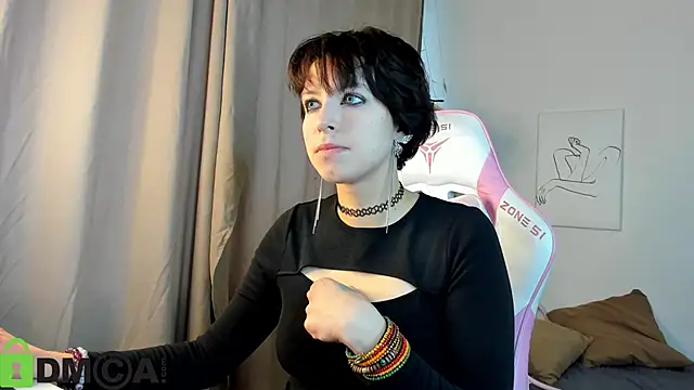 Snapshot of Sara_Frayer chatting on 10-27-25, 09:02 Sara Frayer online show from 10-27-25, 09:02