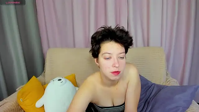 Snapshot of Sara_Frayer chatting on 11-12-25, 01:17 Sara Frayer online show from 11-12-25, 01:17