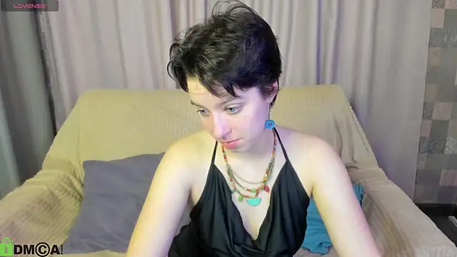 Snapshot of Sara_Frayer chatting on 11-17-25, 01:11 Sara Frayer online show from 11-17-25, 01:11