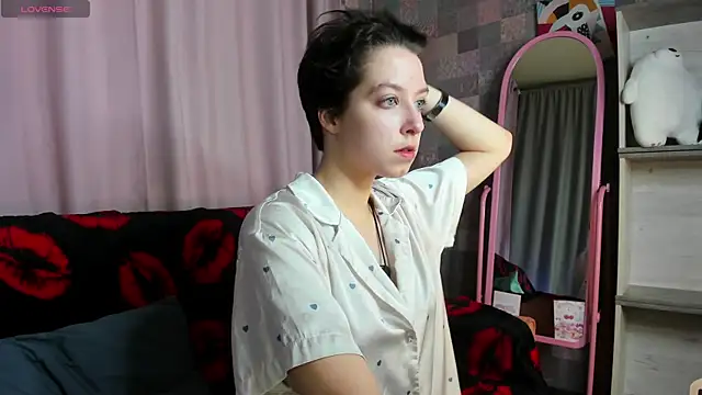 Snapshot of Sara_Frayer chatting on 11-27-25, 01:18 Sara Frayer online show from 11-27-25, 01:18