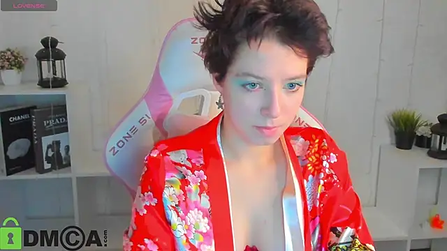 Snapshot of Sara_Frayer chatting on 12-04-25, 01:04 Sara Frayer online show from 12-04-25, 01:04