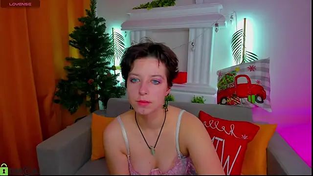 Snapshot of Sara_Frayer chatting on 12-05-25, 01:03 Sara Frayer online show from 12-05-25, 01:03