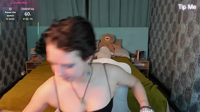 Snapshot of Sara_Frayer chatting on 12-19-25, 01:12 Sara Frayer online show from 12-19-25, 01:12