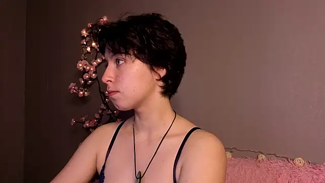 Snapshot of Sara_Frayer chatting on 01-12-26, 12:49 Sara Frayer online show from 01-12-26, 12:49