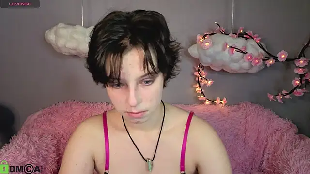 Snapshot of Sara_Frayer chatting on 02-19-26, 01:01 Sara Frayer online show from 02-19-26, 01:01