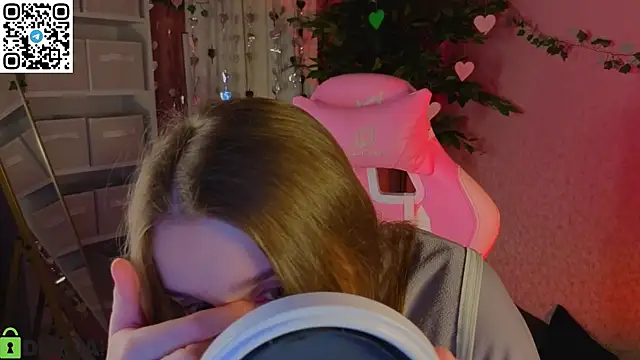 Snapshot of L1na_Reeds chatting on 02-09-26, 01:09 L1na Reeds online show from 02-09-26, 01:09