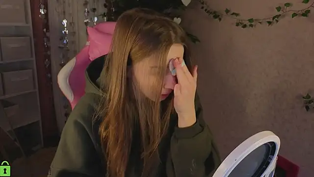 Snapshot of L1na_Reeds chatting on 02-16-26, 01:13 L1na Reeds online show from 02-16-26, 01:13