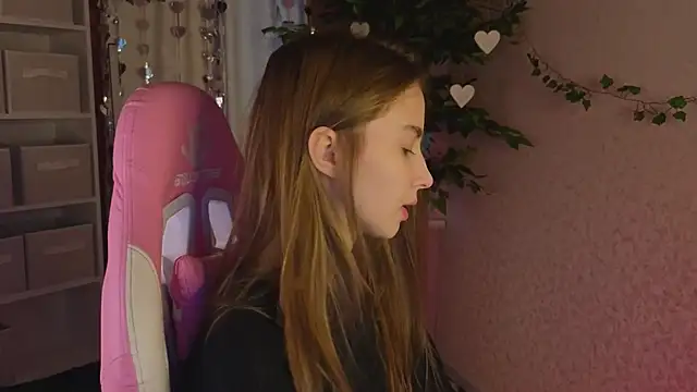 Snapshot of L1na_Reeds chatting on 03-04-26, 01:11 L1na Reeds online show from 03-04-26, 01:11