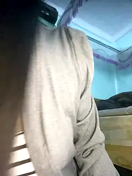 Snapshot of banlinh004 chatting on 12-22-25, 04:04 banlinh004 online show from 12-22-25, 04:04