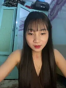 Snapshot of banlinh004 chatting on 02-18-26, 04:03 banlinh004 online show from 02-18-26, 04:03