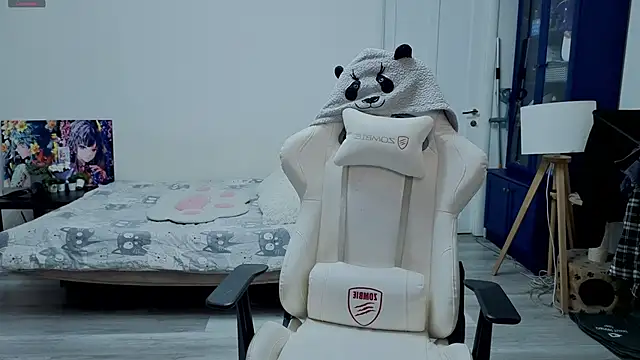 Snapshot of xAlisontiny chatting on 11-18-25, 10:14 xAlisontiny online show from 11-18-25, 10:14