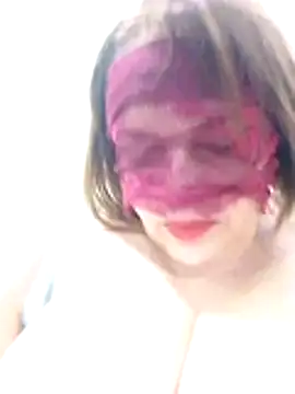 Snapshot of -Sonbola chatting on 10-26-25, 10:25 -Sonbola online show from 10-26-25, 10:25