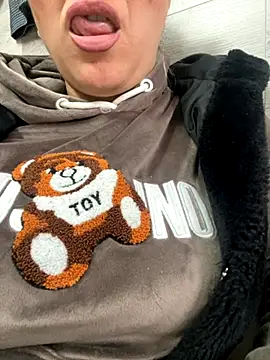 Daiana Andra online show from 10-14-25, 02:51