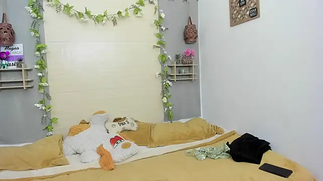 saaracoleman online show from 10-08-25, 02:53