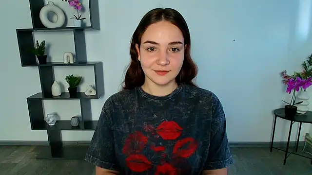 Snapshot of OliviaMontgommery chatting on 11-22-25, 06:01 OliviaMontgommery online show from 11-22-25, 06:01