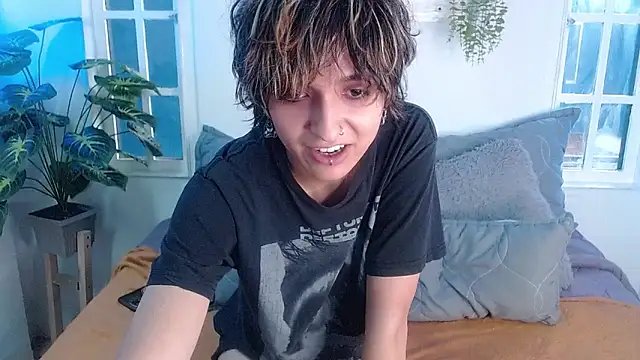 Snapshot of noellee__ chatting on 10-04-25, 01:31 noellee online show from 10-04-25, 01:31