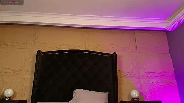 Snapshot of naomi_hill1 chatting on 10-10-25, 09:03 naomi hill1 online show from 10-10-25, 09:03