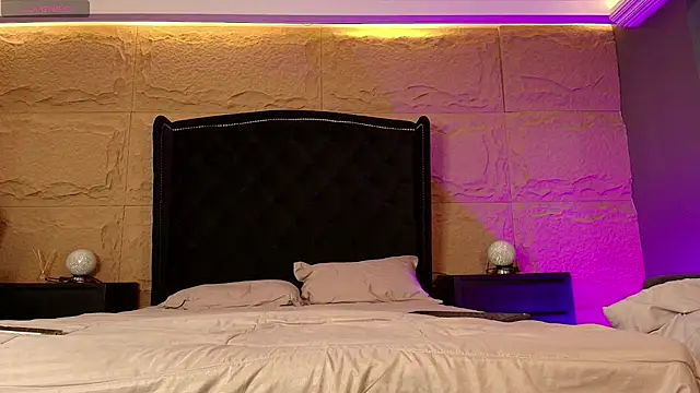 Snapshot of naomi_hill1 chatting on 10-16-25, 08:32 naomi hill1 online show from 10-16-25, 08:32