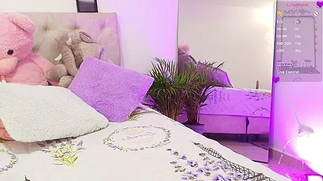 Snapshot of SoofiKiss chatting on 02-05-26, 08:24 SoofiKiss online show from 02-05-26, 08:24