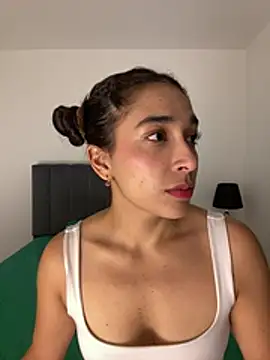 Snapshot of SabrinaEvanss_ chatting on 05-17-26, 06:59 SabrinaEvanss online show from 05-17-26, 06:59