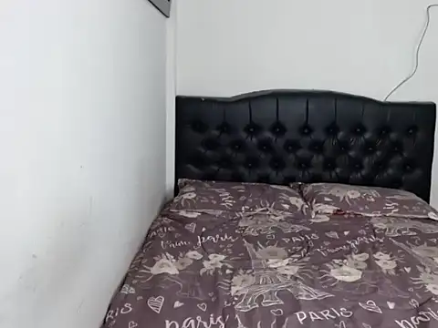 Snapshot of linnaskinyy chatting on 12-18-25, 04:40 linnaskinyy online show from 12-18-25, 04:40