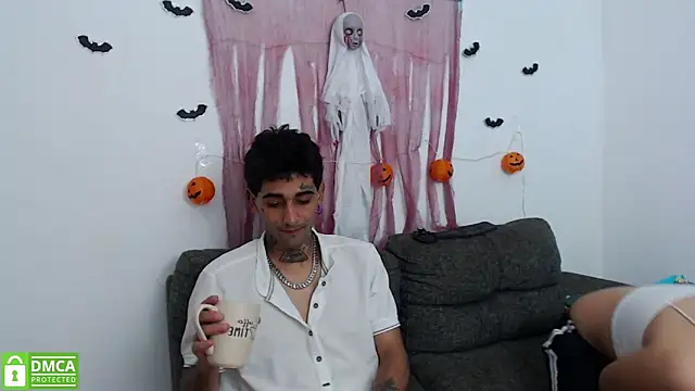 Snapshot of sombralovers chatting on 10-21-25, 01:23 sombralovers online show from 10-21-25, 01:23