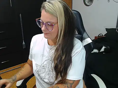 Snapshot of perlagoloza05 chatting on 10-23-25, 03:39 perlagoloza05 online show from 10-23-25, 03:39