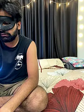 vickyandtania online show from 11-22-25, 03:33