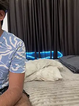 vickyandtania online show from 02-11-26, 04:56