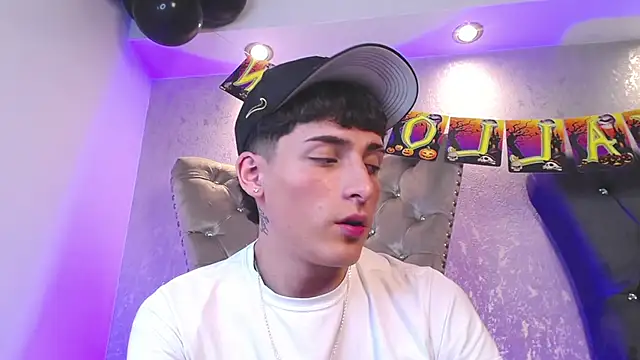 MateoMitchell online show from 10-18-25, 05:21