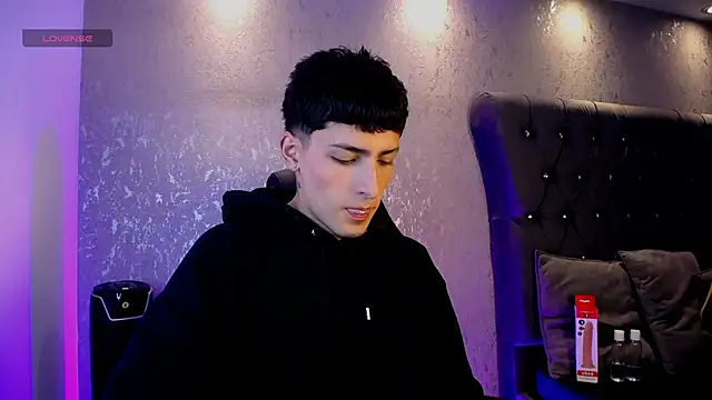 MateoMitchell online show from 12-19-25, 05:58