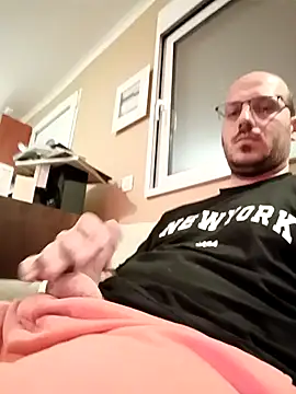 Snapshot of arksex32 chatting on 04-12-26, 10:04 arksex32 online show from 04-12-26, 10:04