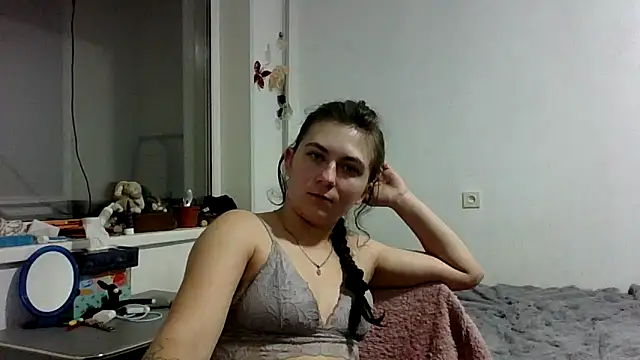 Snapshot of Twolatte1520 chatting on 12-22-25, 07:00 Twolatte1520 online show from 12-22-25, 07:00