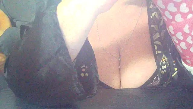 Playful MILF Demi online show from 11-11-25, 08:42