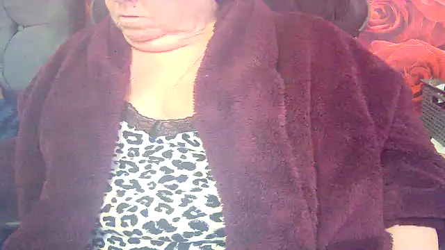 Playful MILF Demi online show from 03-01-26, 07:43