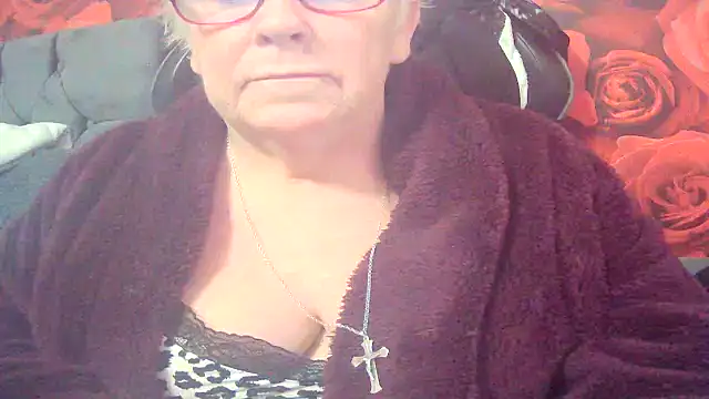 Playful MILF Demi online show from 03-15-26, 12:00