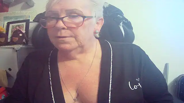 Playful MILF Demi online show from 04-11-26, 04:22