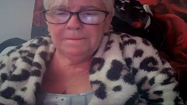 Snapshot of Playful_MILF_Demi chatting on 04-30-26, 09:30 Playful MILF Demi online show from 04-30-26, 09:30