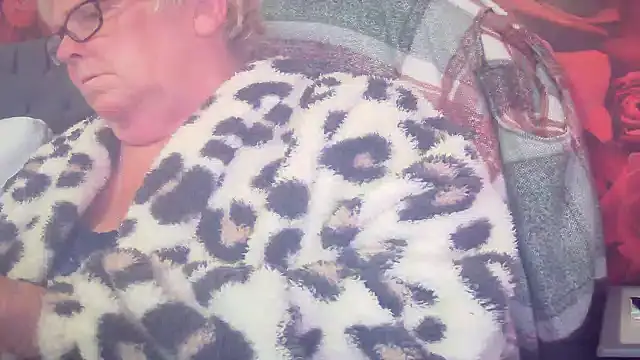 Snapshot of Playful_MILF_Demi chatting on 05-03-26, 08:20 Playful MILF Demi online show from 05-03-26, 08:20