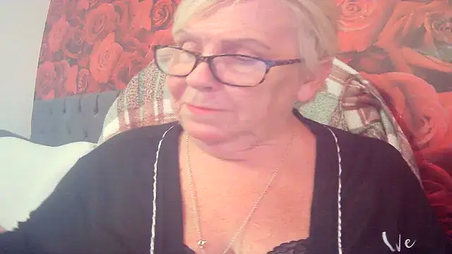 Snapshot of Playful_MILF_Demi chatting on 05-04-26, 12:01 Playful MILF Demi online show from 05-04-26, 12:01