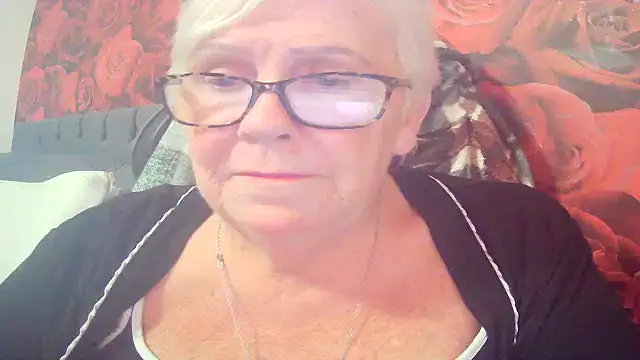 Snapshot of Playful_MILF_Demi chatting on 05-12-26, 10:01 Playful MILF Demi online show from 05-12-26, 10:01
