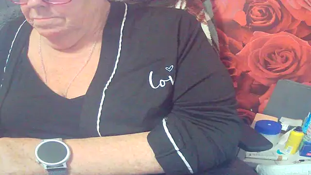 Snapshot of Playful_MILF_Demi chatting on 05-13-26, 09:11 Playful MILF Demi online show from 05-13-26, 09:11