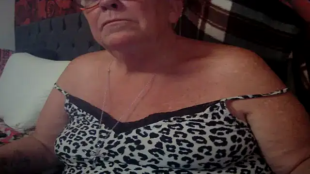 Snapshot of Playful_MILF_Demi chatting on 05-27-26, 09:23 Playful MILF Demi online show from 05-27-26, 09:23