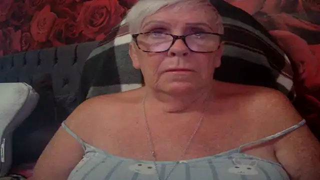 Snapshot of Playful_MILF_Demi chatting on 05-28-26, 06:49 Playful MILF Demi online show from 05-28-26, 06:49