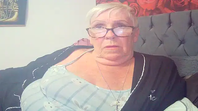 Snapshot of Playful_MILF_Demi chatting on 05-29-26, 09:46 Playful MILF Demi online show from 05-29-26, 09:46