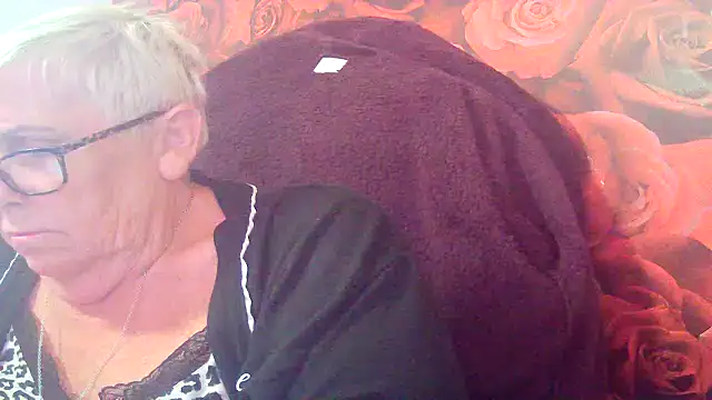 Snapshot of Playful_MILF_Demi chatting on 05-31-26, 06:53 Playful MILF Demi online show from 05-31-26, 06:53