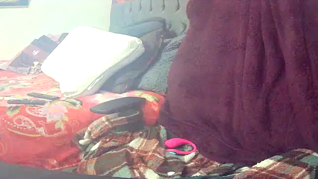 Snapshot of Playful_MILF_Demi chatting on 06-03-26, 08:39 Playful MILF Demi online show from 06-03-26, 08:39